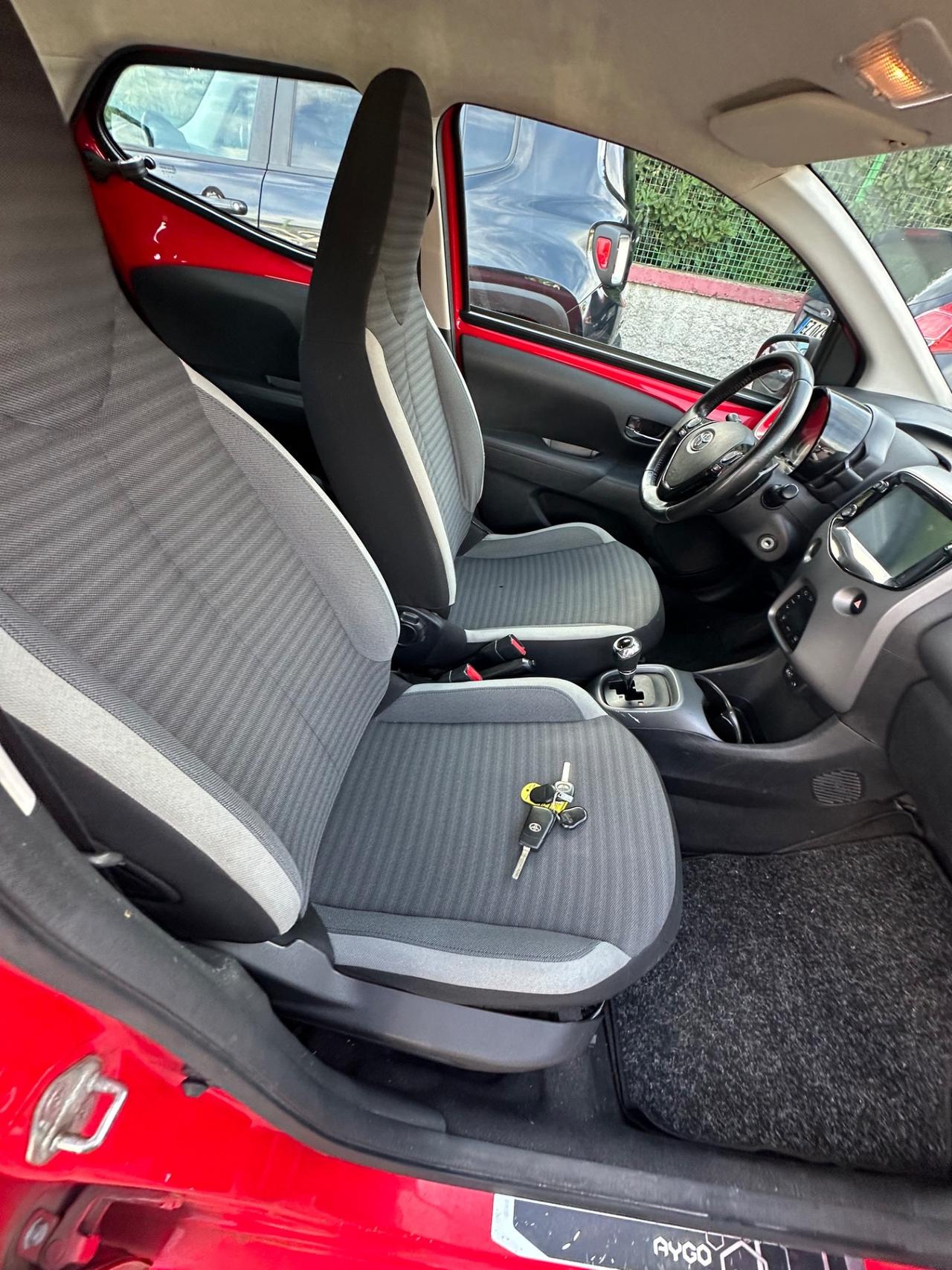 Toyota Aygo 1.0 VVT-i 72 CV 5 porte x-play MMT