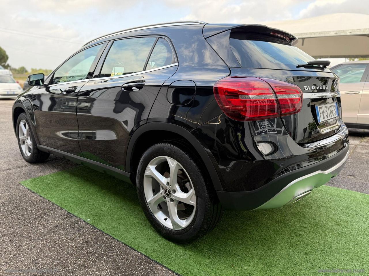 MERCEDES-BENZ GLA 200 d Automatic Sport NEOPATENTATI OK