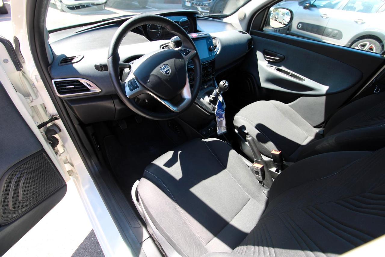 Lancia Ypsilon 1.0 FireFly 5 porte S&S Hybrid Alberta Ferretti