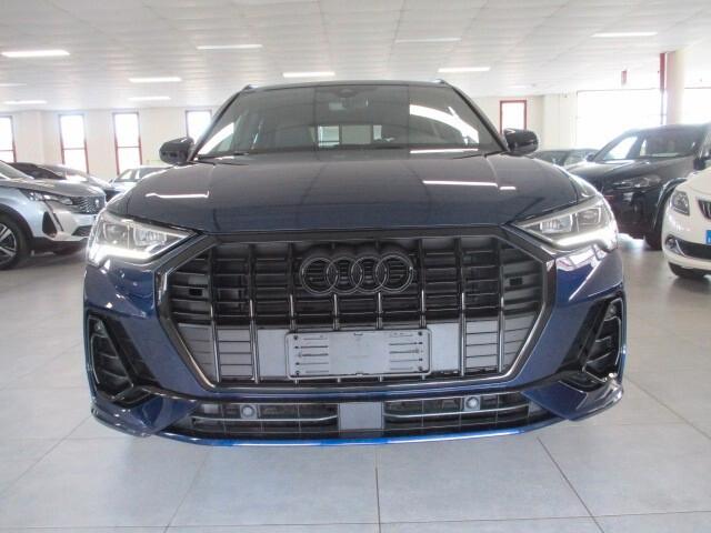 Audi Q3 SUV (35) Blackline 2.0 TDI 150CV S-Tronic