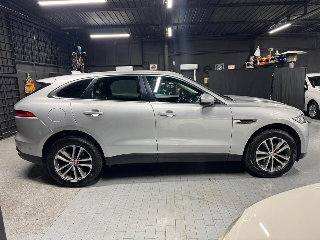 Jaguar F-Pace 2.0 D 180 CV AWD Prestige