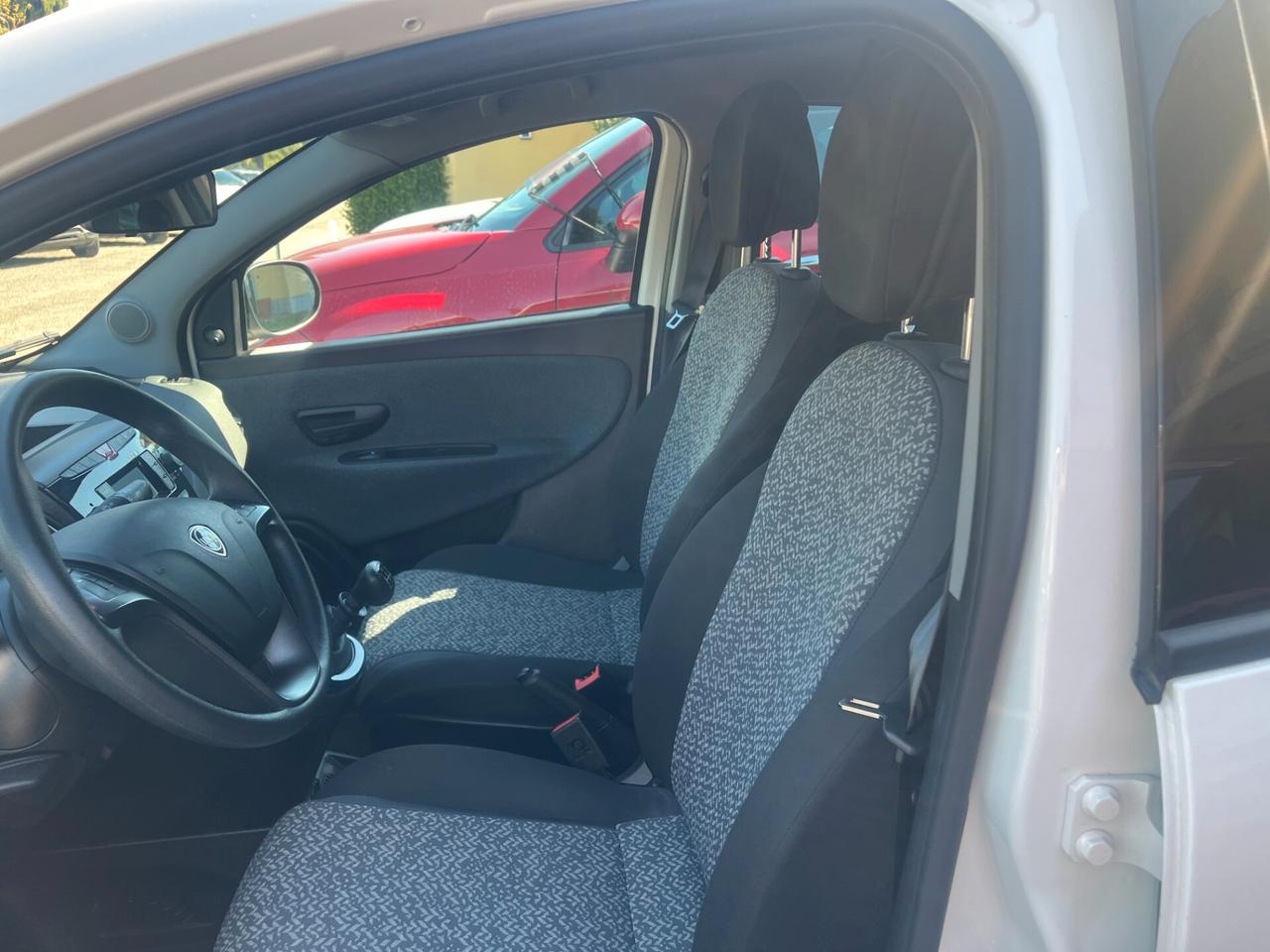 Lancia Ypsilon 1.0 FireFly 5 porte S&S Hybrid Silver