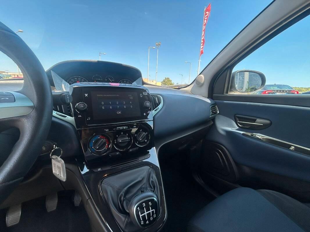 Lancia Ypsilon III 1.0 firefly hybrid Platino s&s 70cv