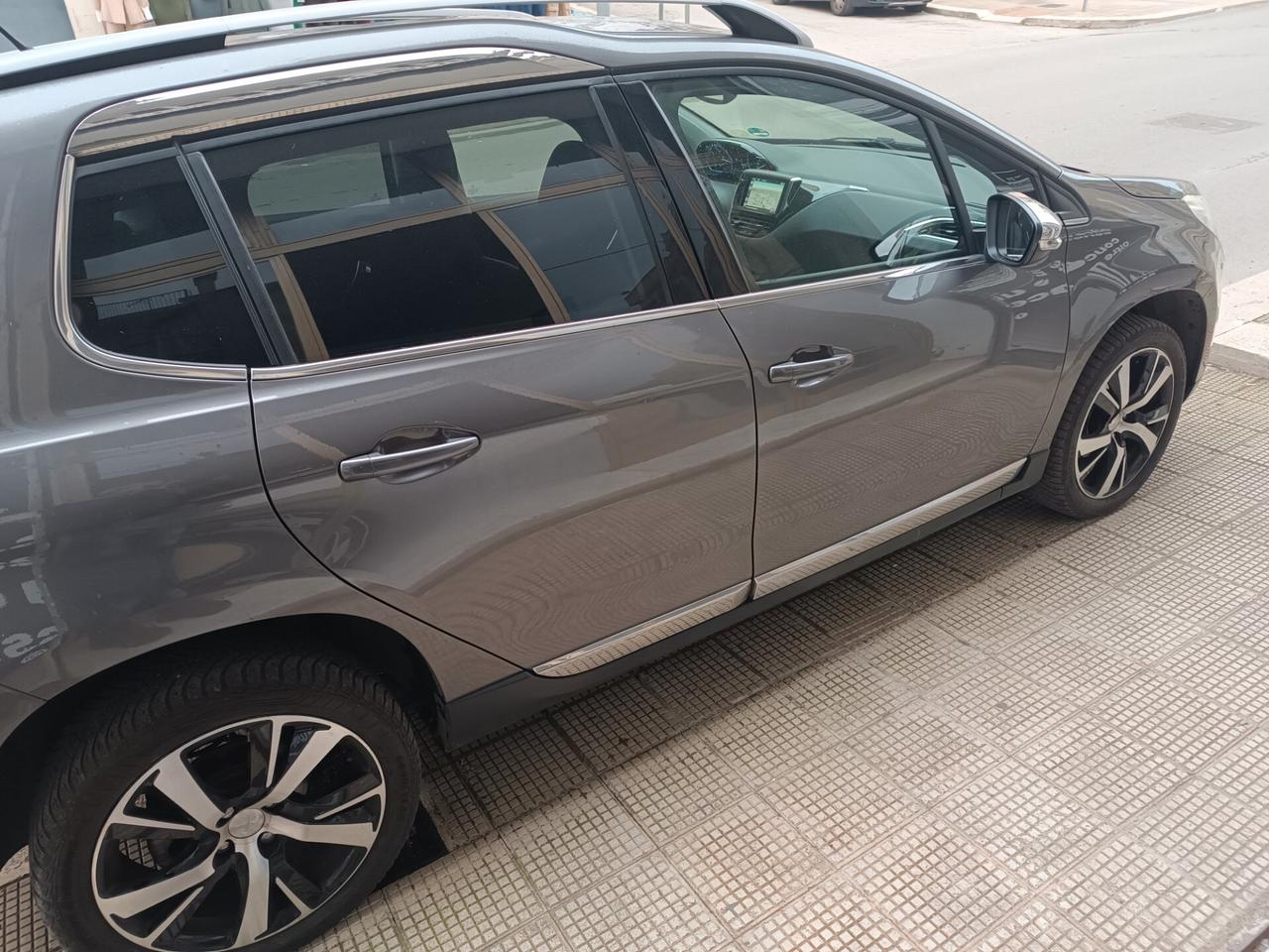 Peugeot 2008 1.6 e-HDi 92 CV ALLURE FULL OPTIONAL