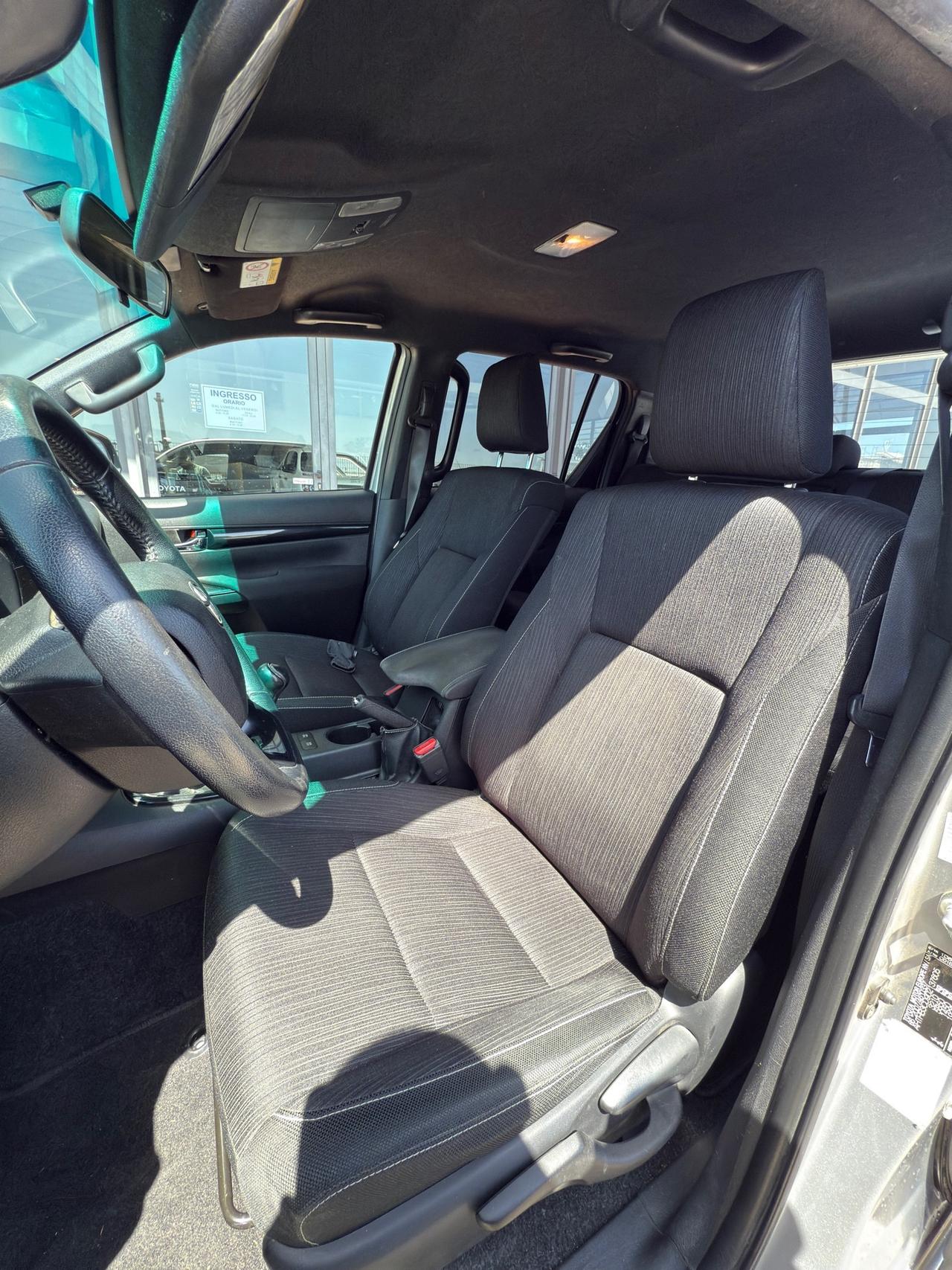 Toyota Hilux 2.4 D-4D 4WD Lounge my20" IVA ESPOSTA