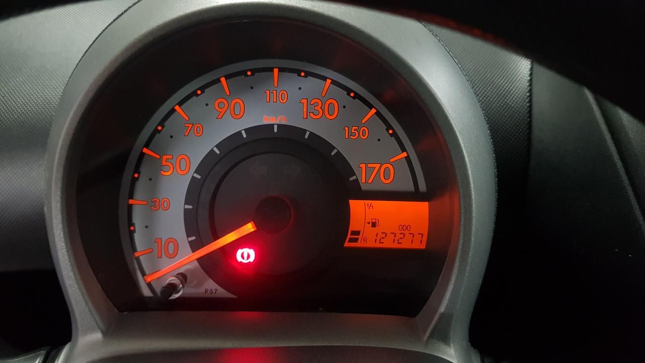 TOYOTA AYGO 1.0 5P LOUNGE CONNECT 08/2012