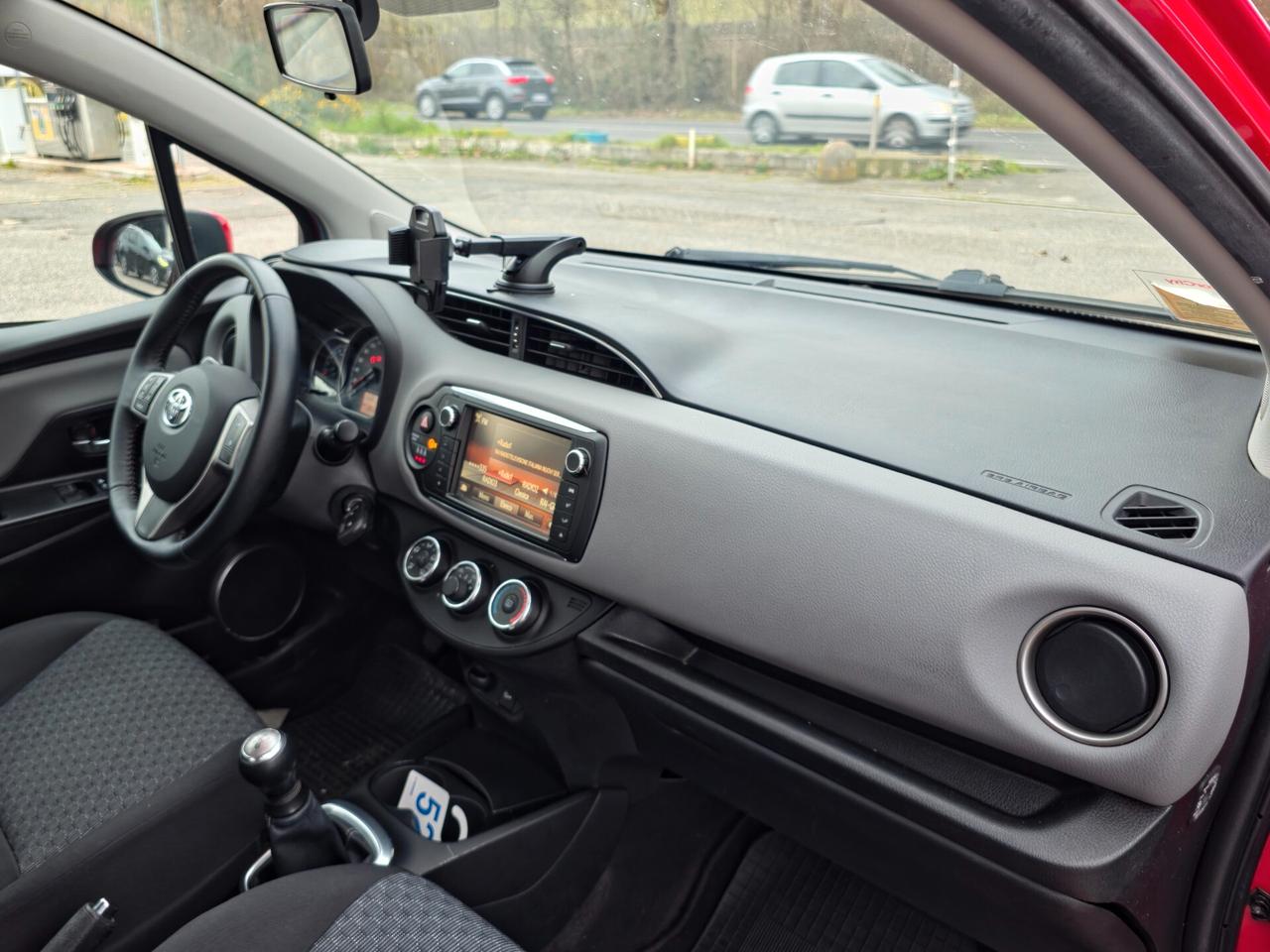 Toyota Yaris 1.0 5 porte Lounge 2015-E5 Manuale NEO