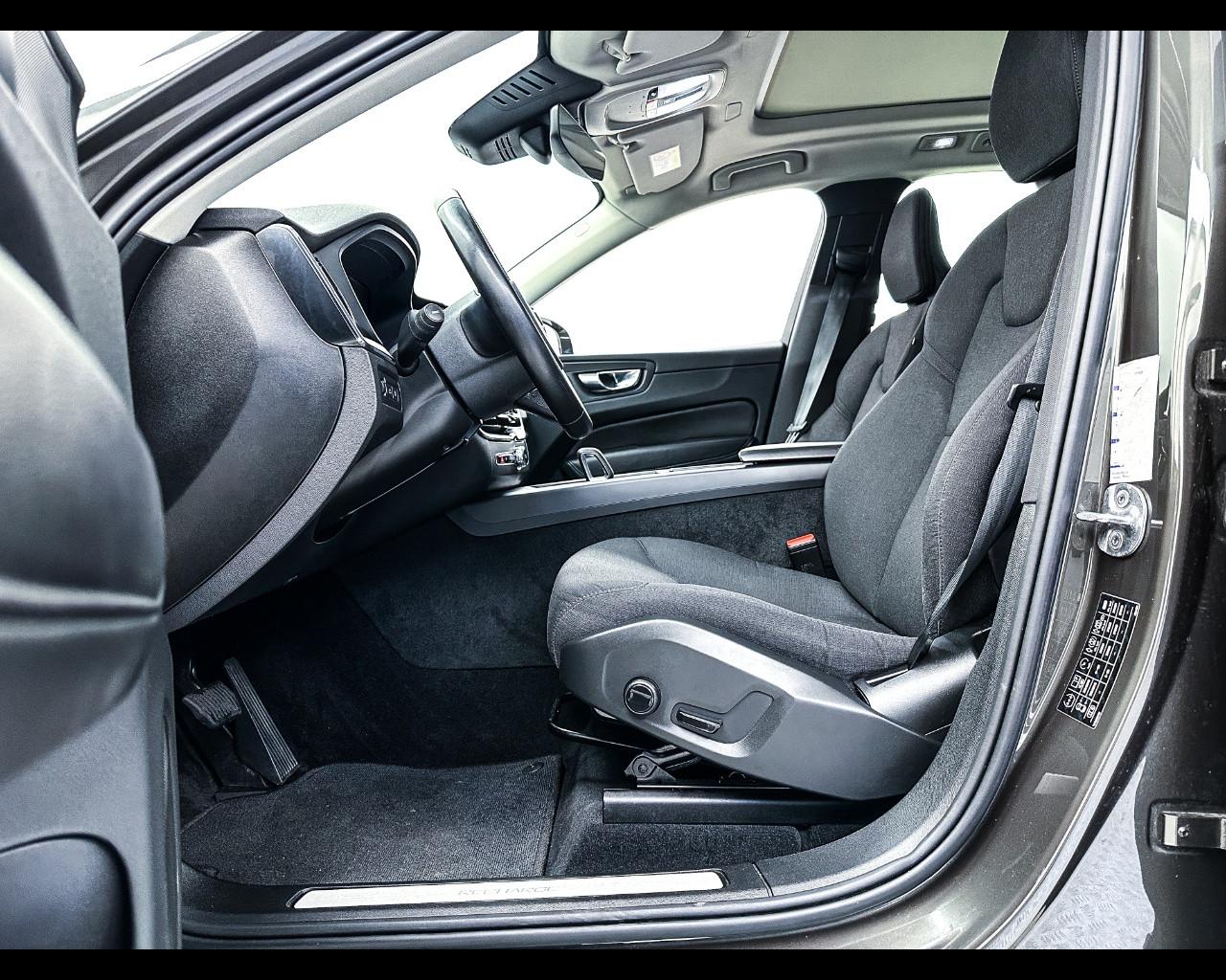 VOLVO XC60 (2017-->) - XC60 T6 Recharge Plug-in Hybrid AWD Inscription Expression