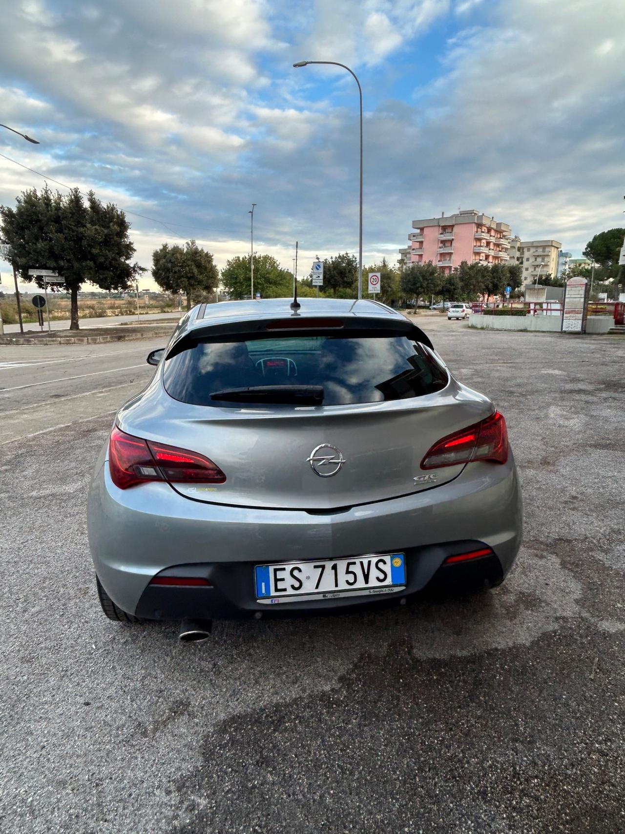 Opel Astra GTC 1.6 Turbo 180CV S&S 3p.