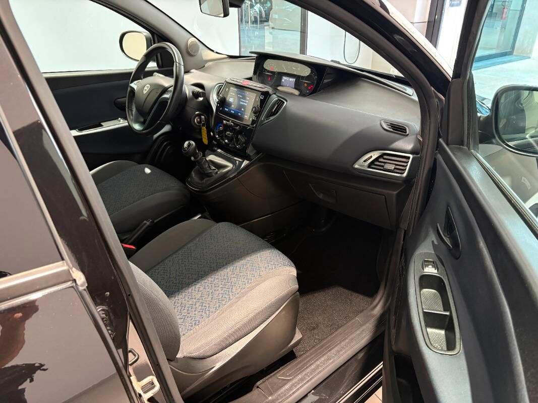 Lancia Ypsilon III 1.0 firefly hybrid Silver Plus s&s 70cv