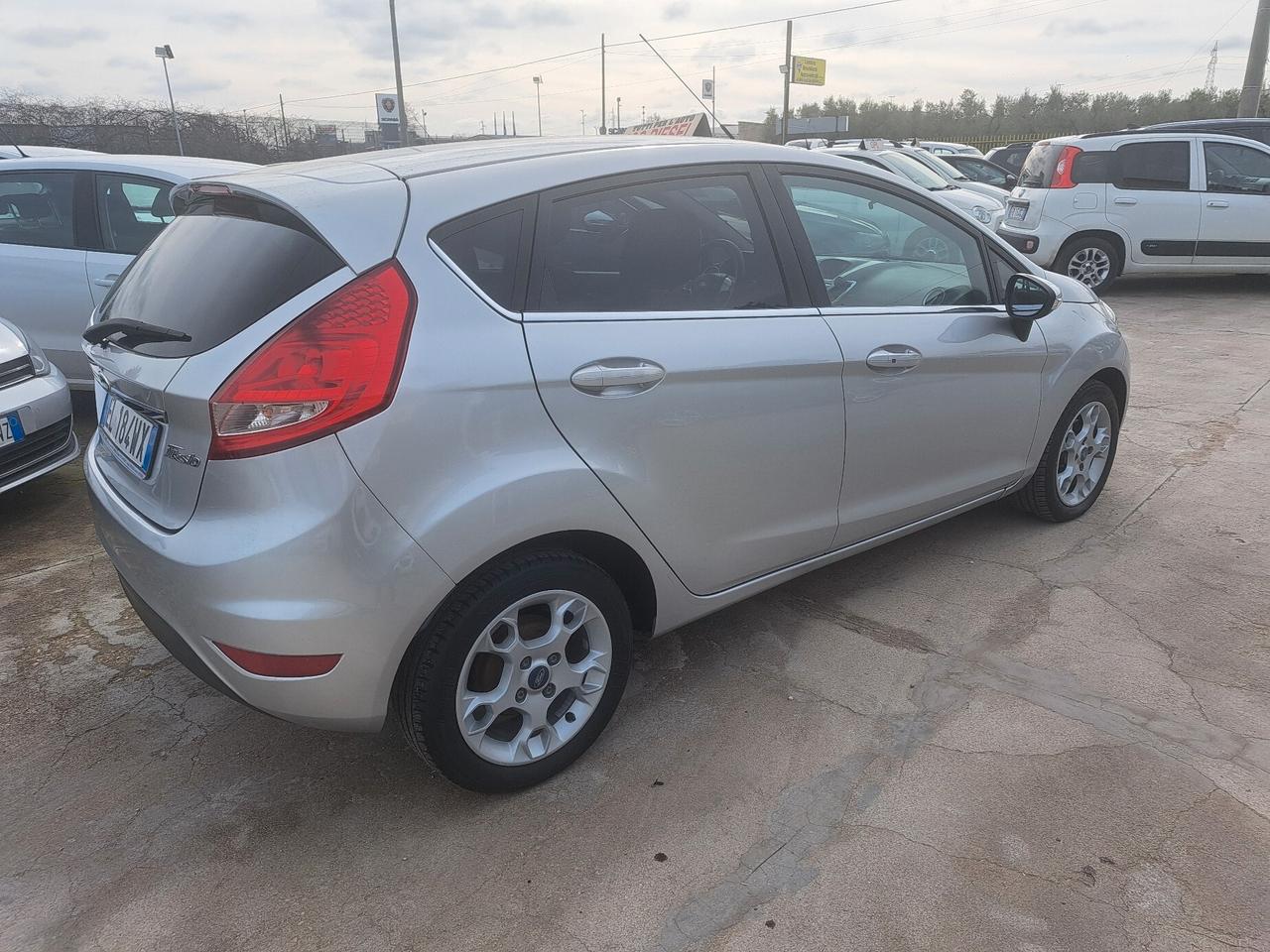 Ford Fiesta 1.4 TDCi 70CV 5 porte Titanium - 2012