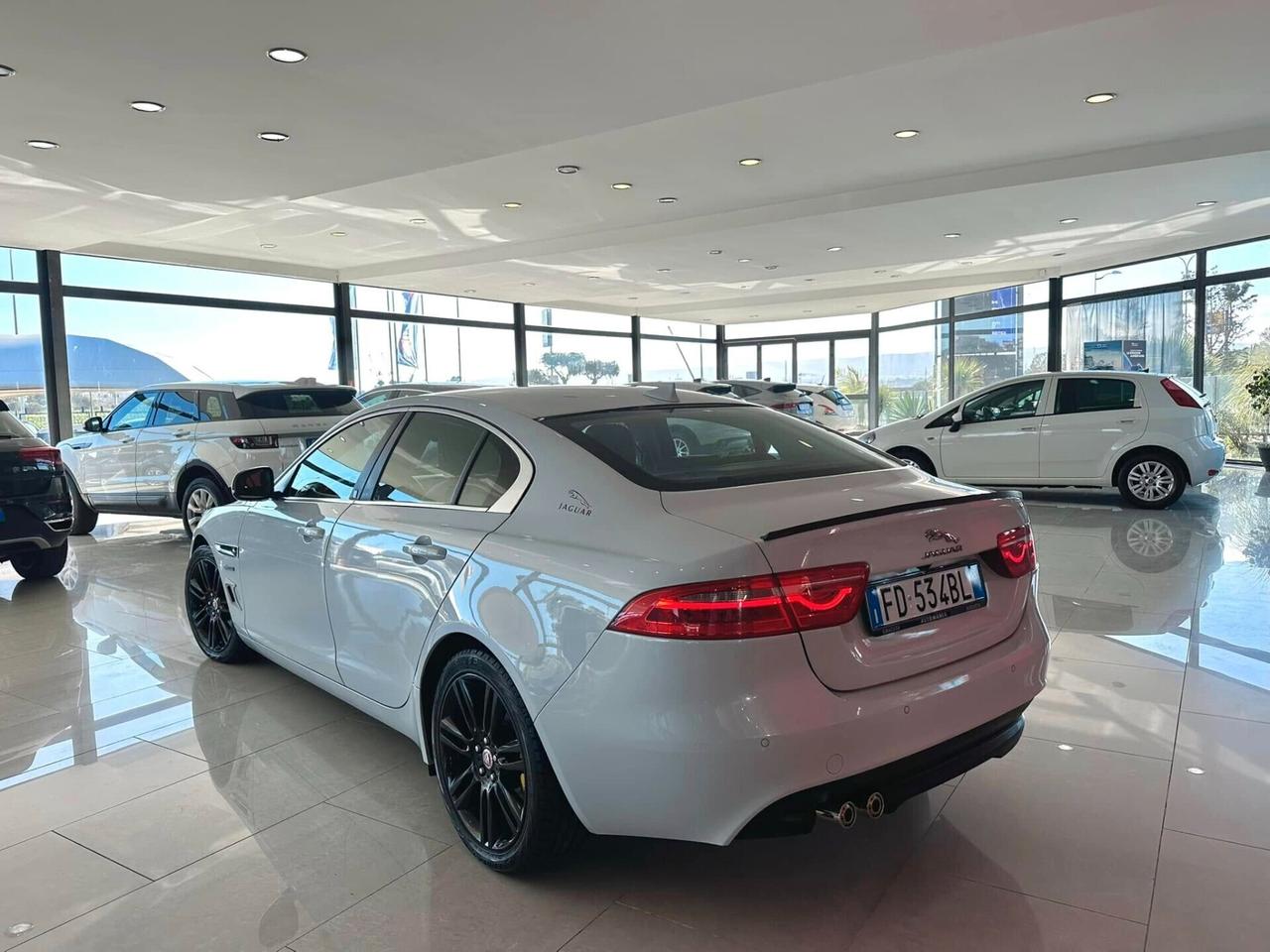 JAGUAR XE 2.0 D aut. R-SPORT 180cv