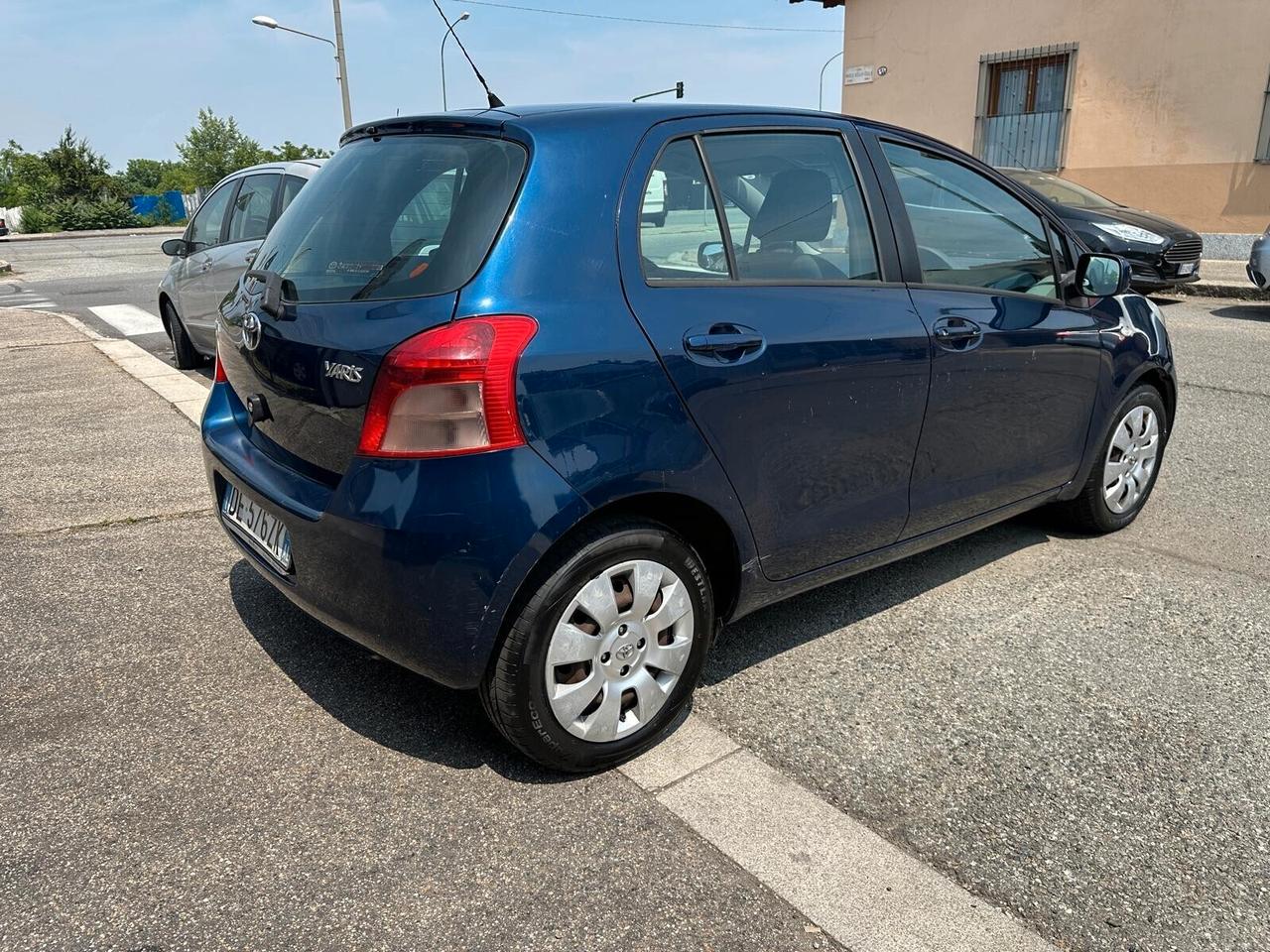 Toyota Yaris 1.0 5 porte