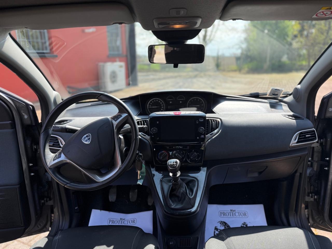 Lancia Ypsilon 1.0 FireFly 5 porte S&S Hybrid Ecochic Silver