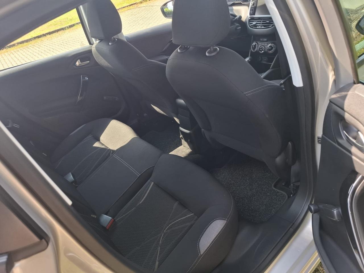 Peugeot 208 1.4 HDi 68 CV 5 porte Allure