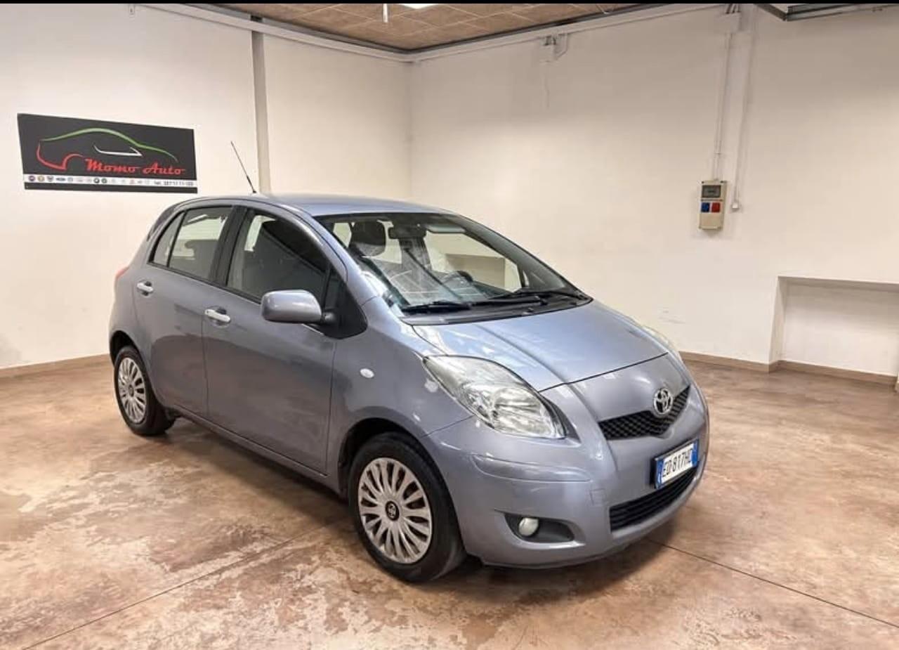 Toyota Yaris 1.0 5 porte Luxury pack