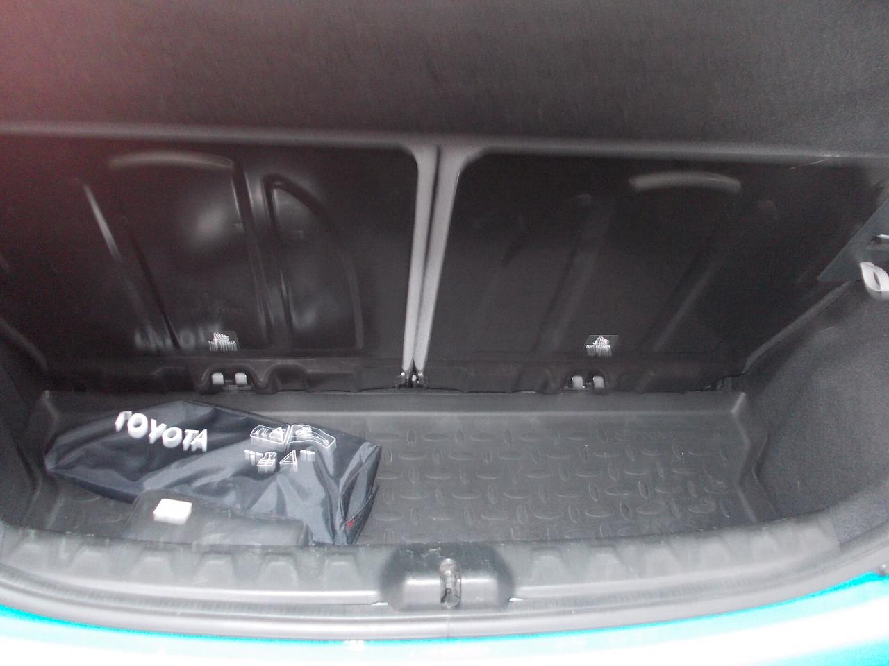 Aygo Connect 1.0- 5p. x-play-km26241