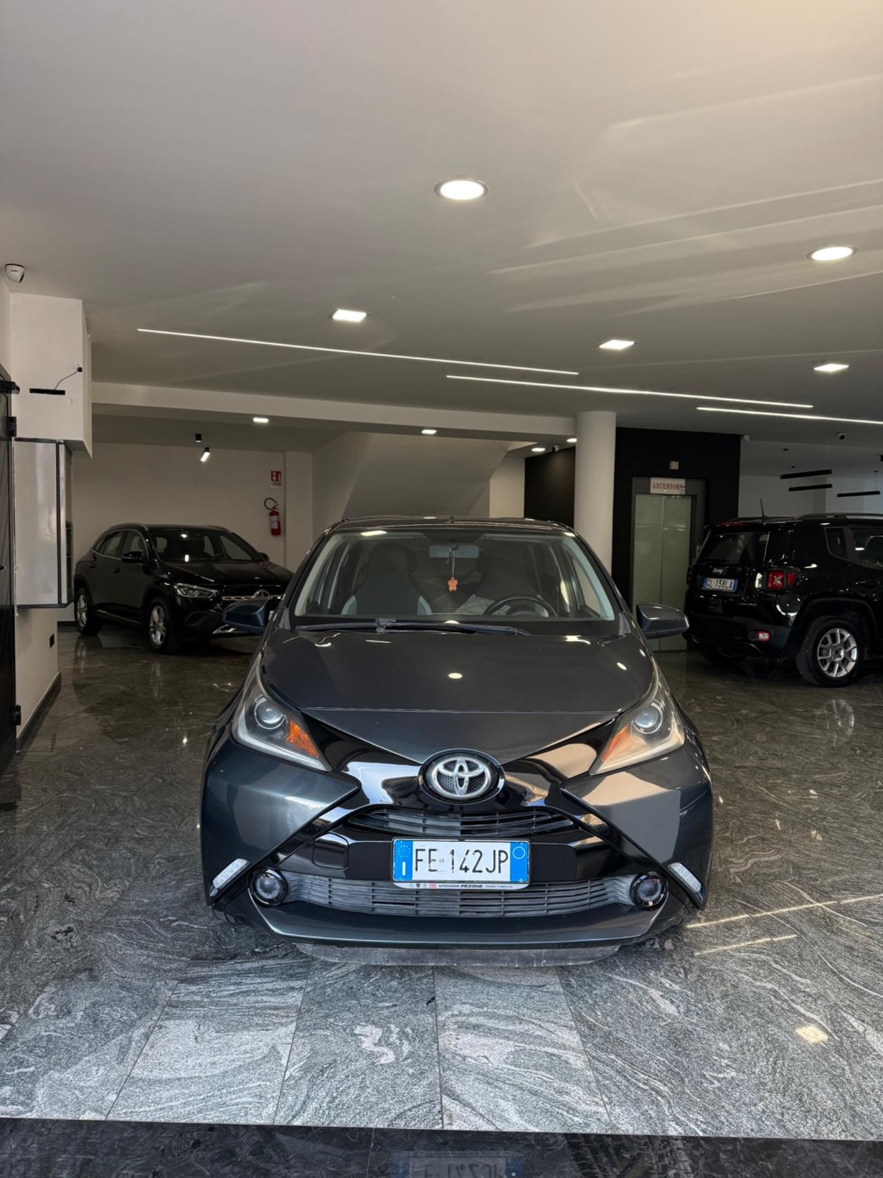 Toyota Aygo 1.0 VVT-i 69 CV 5 porte x-cool