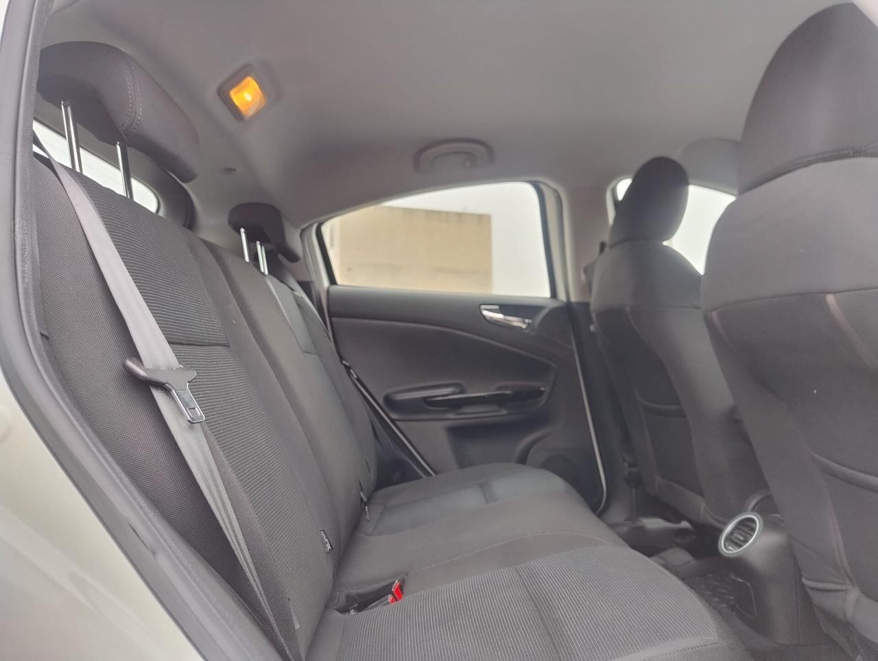 Alfa Romeo Giulietta 1.6 JTDm-2 105 CV Distinctive