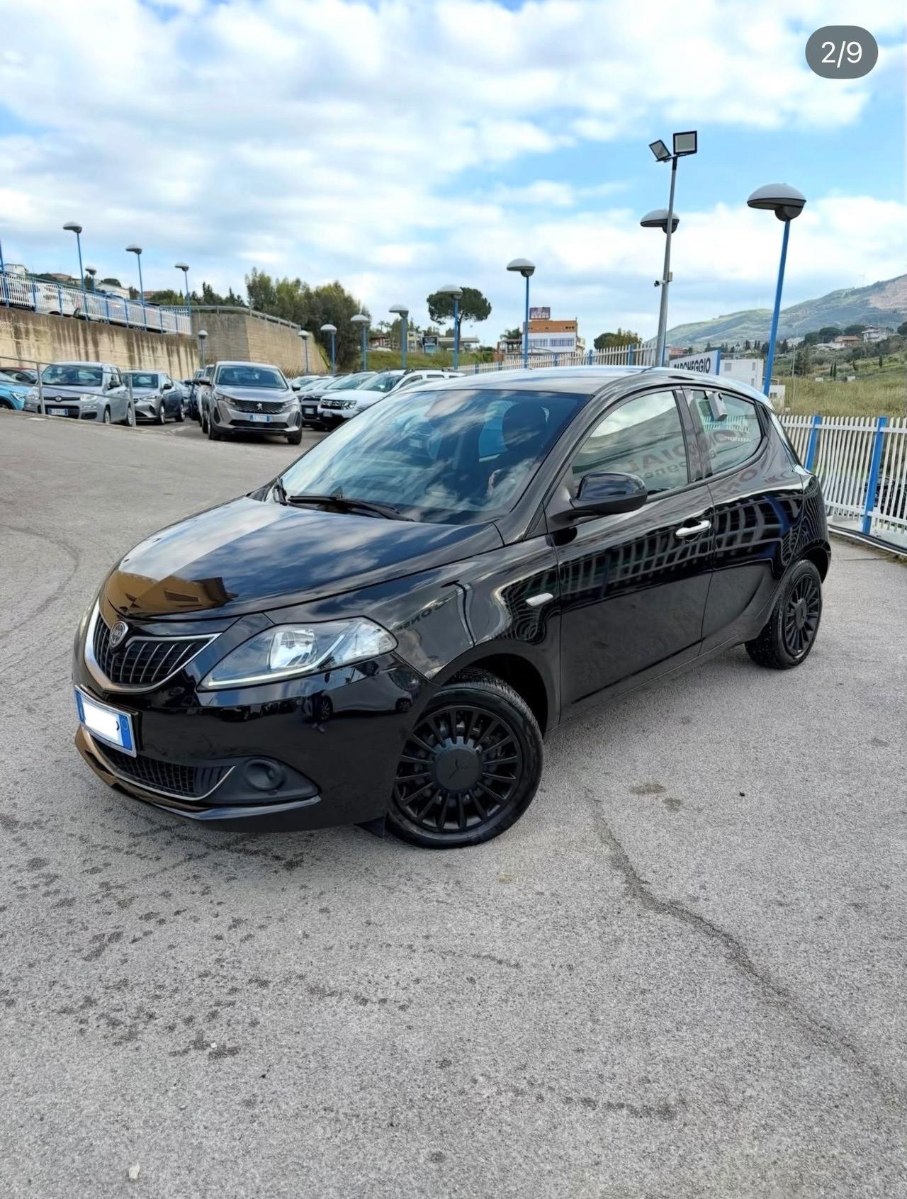 Lancia Ypsilon 1.0 FireFly 70cv Hybrid Silver 2022