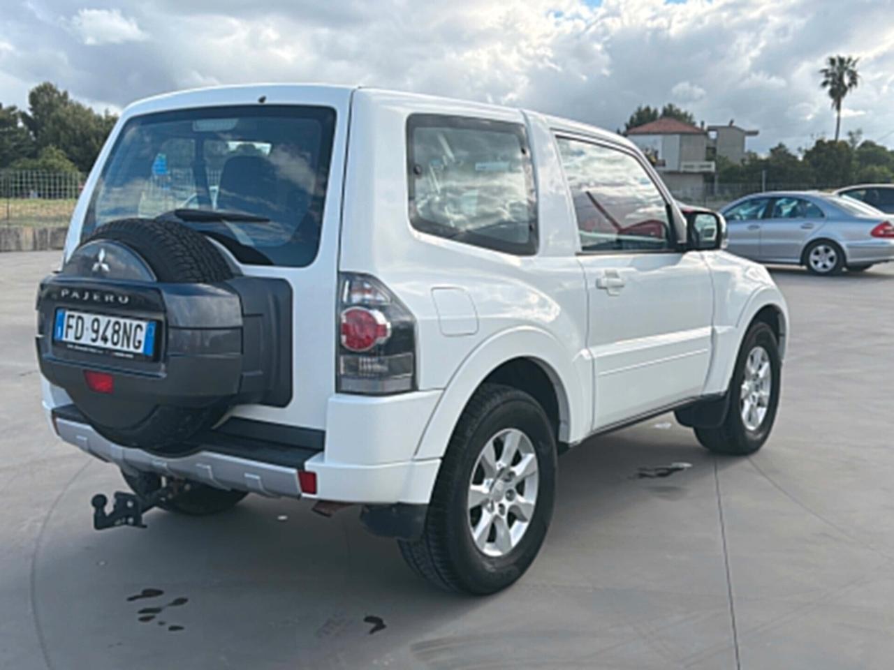 Mitsubishi Pajero 3.2 DI-D 16V aut. 3p. Intense DPF IVA ESPOSTA