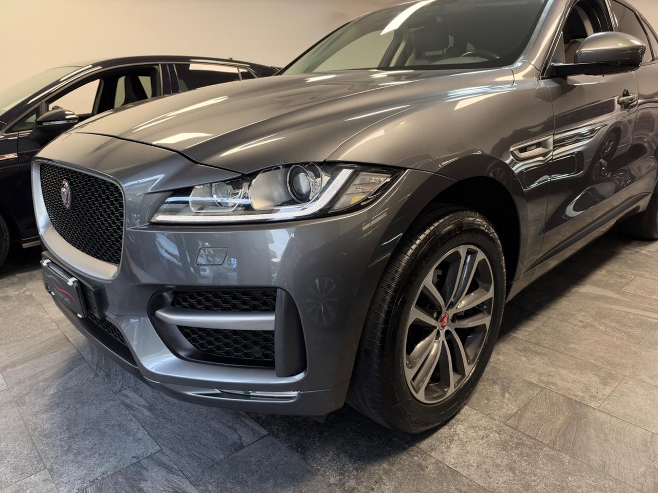 Jaguar F-Pace 2.0 D 180 CV AWD R-Sport