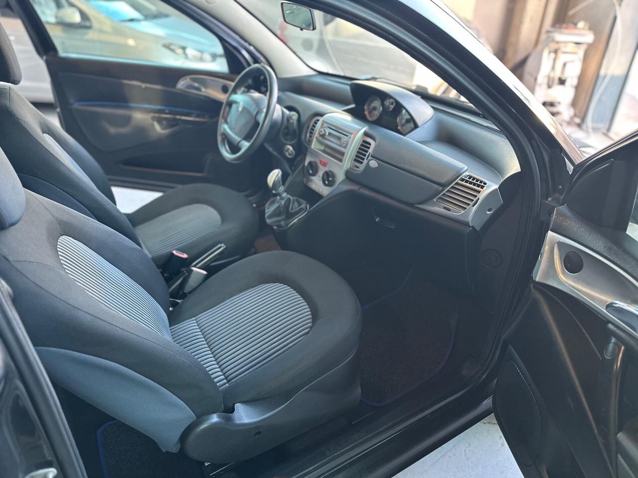 Lancia Ypsilon 1.4 Argento