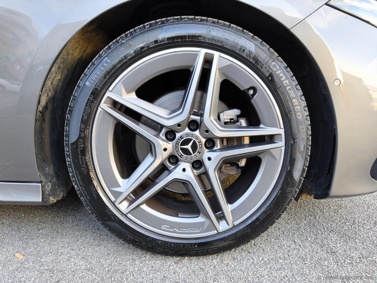 MERCEDES-BENZ A 180 d Aut. Premium Plus AMG Line P.CONSEGNA