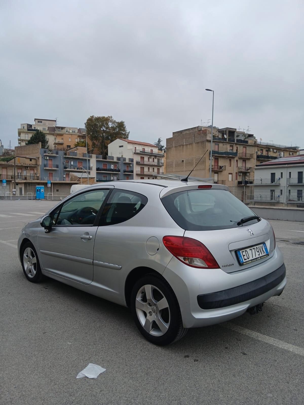 Peugeot 207 1.4 HDi 70CV 5p. ONE Line