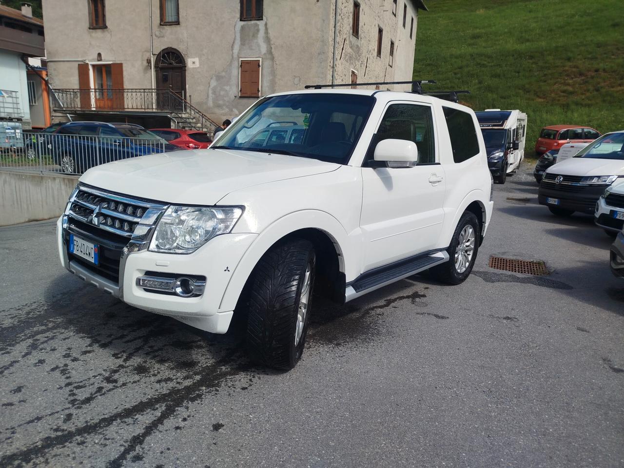 Mitsubishi Pajero 3.2 DI-D 16V MANUALE 204 CV. 3p. Intense DPF