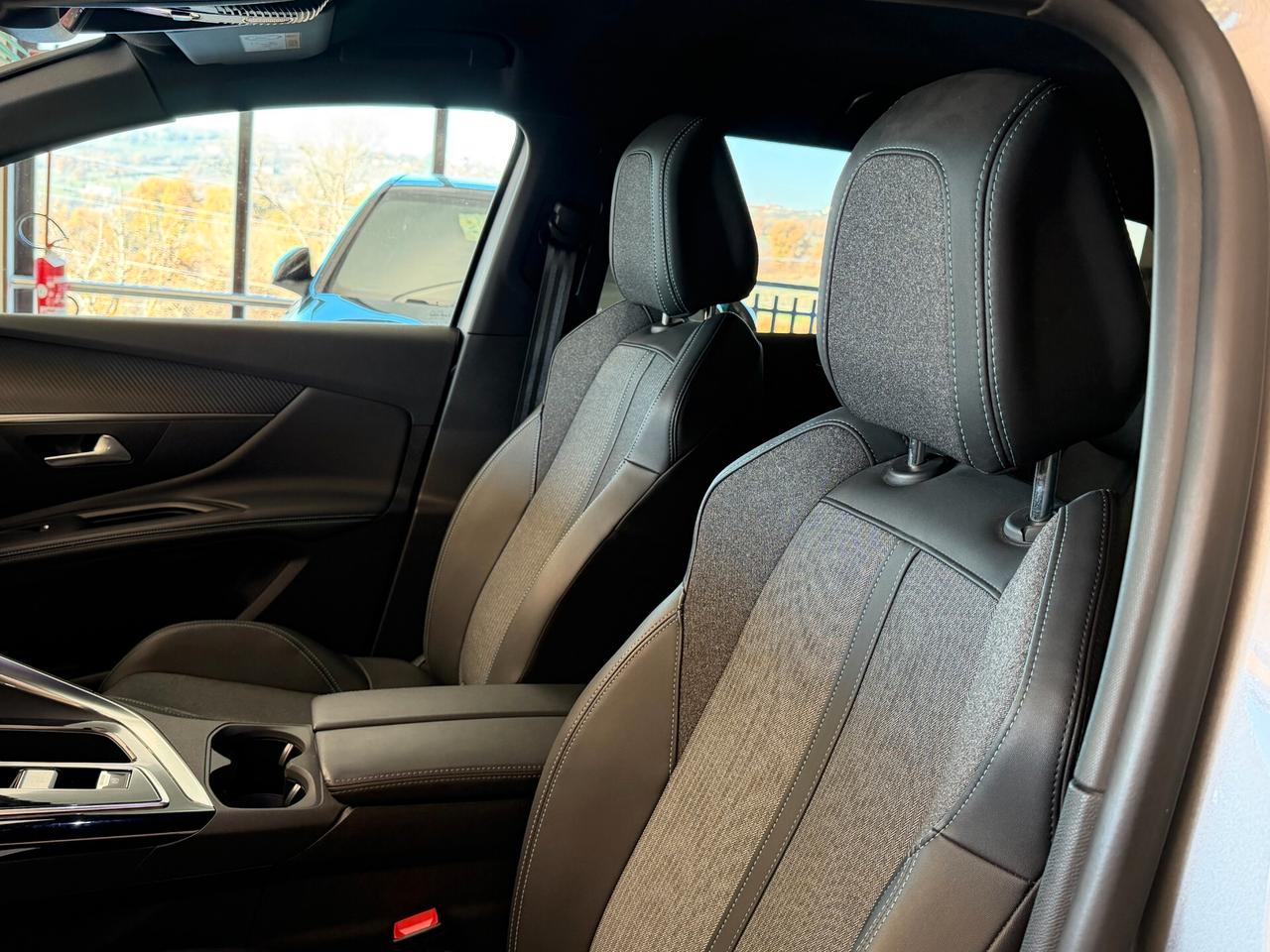 Peugeot 3008 1.5 BLUEHDI 130 cv. AT8 ALLURE PACK (Nav)