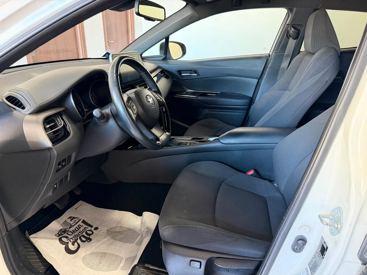Toyota C-HR 2019 1.8 Hybrid E-CVT Lounge