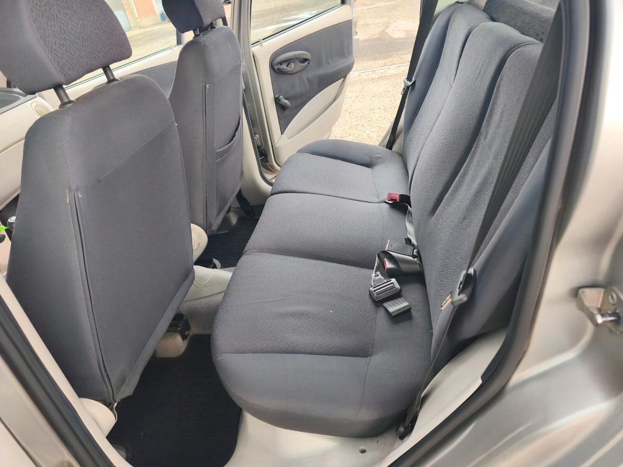 Fiat Punto 2003---1.2 Benzina Neopatentati