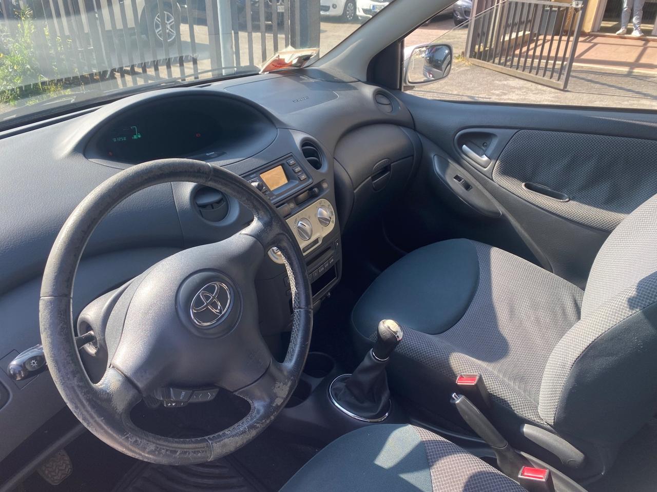 Toyota Yaris 1.0i 16V cat 5 porte Sol