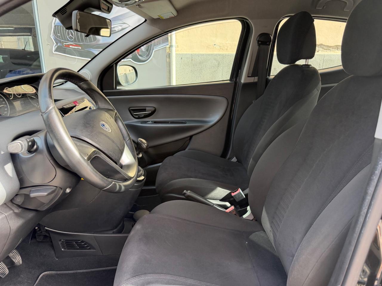 Lancia Ypsilon 1.2 69 CV Silver 2013