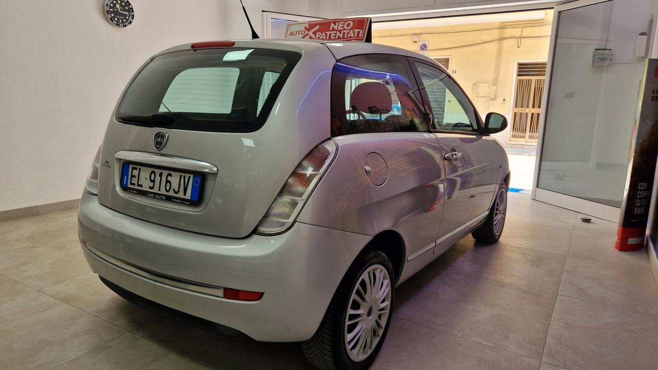 Lancia Ypsilon 1.2 69 CV Unyca
