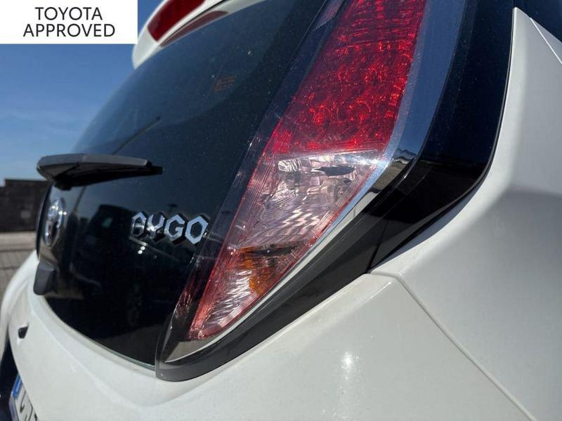 Toyota Aygo 1.0 X-PLAY 5P M-MT