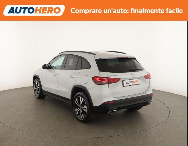 MERCEDES-BENZ GLA 200 Automatic 4Matic Premium
