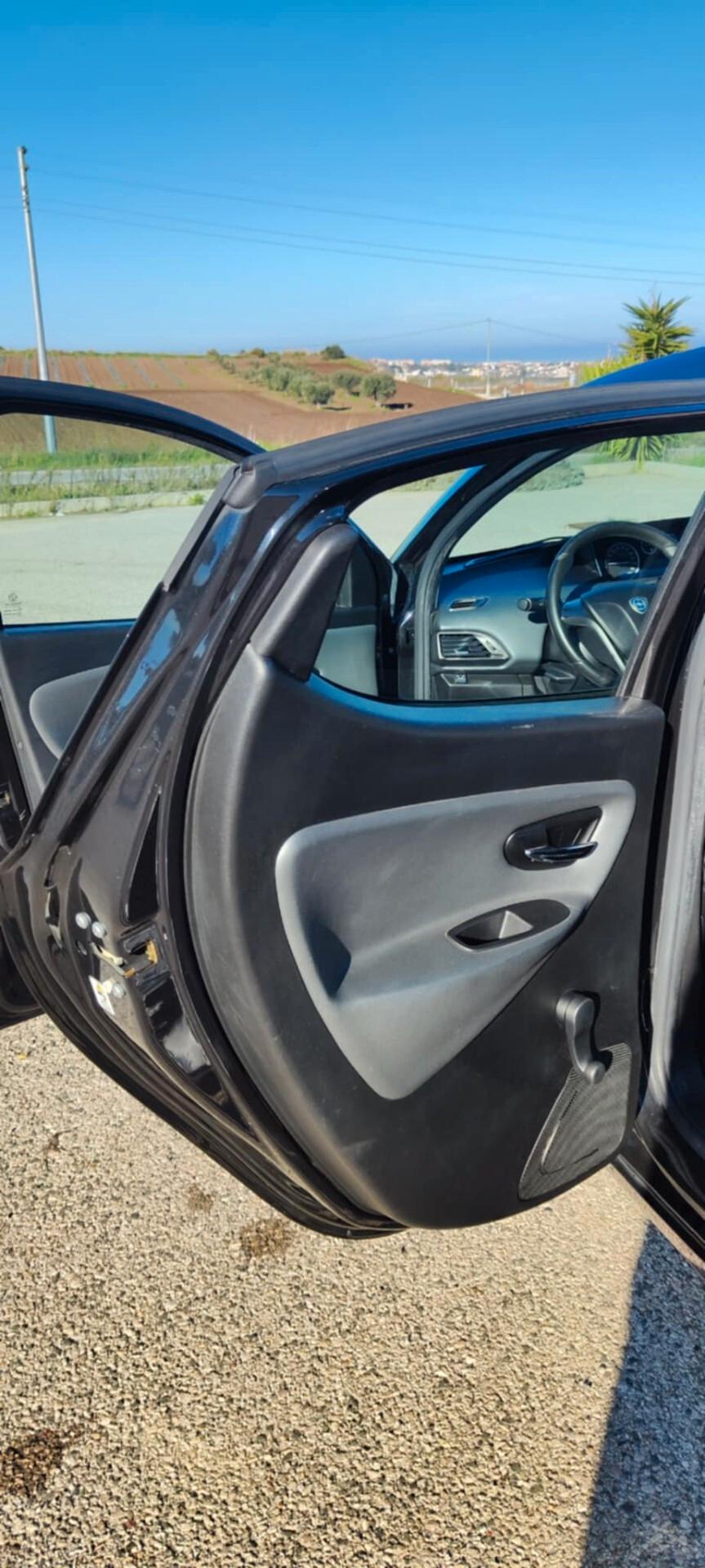 Lancia Ypsilon 1.2 69 CV 5 porte GPL Ecochic Platinum