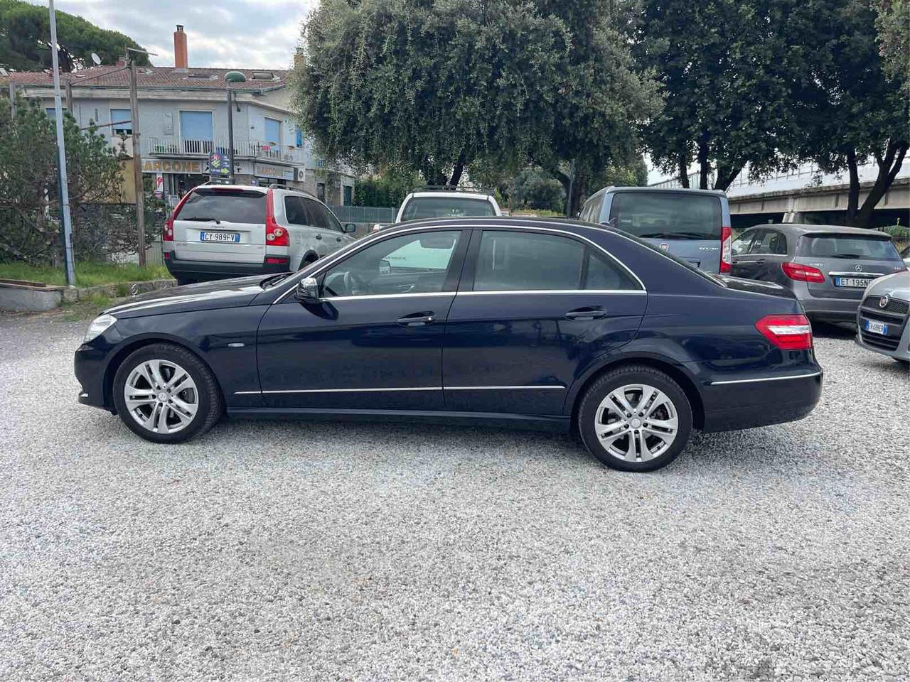 MERCEDES BENZ E 250 - AUTOMATICA - BLUE EFFICIENCY - AVANTGARDE - EX AUTO BLU
