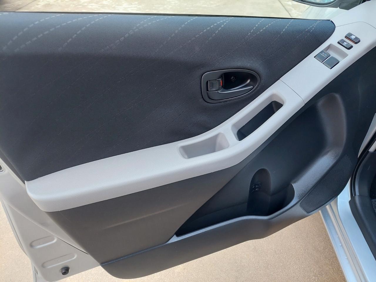 Toyota Yaris 1.0 benzina 5 porte Sol