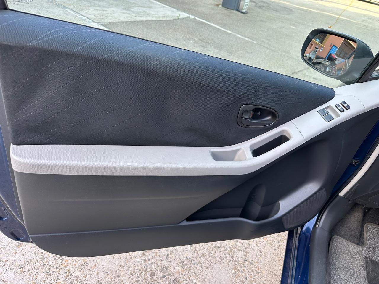 Toyota Yaris 1.3 3 porte cambio automatico