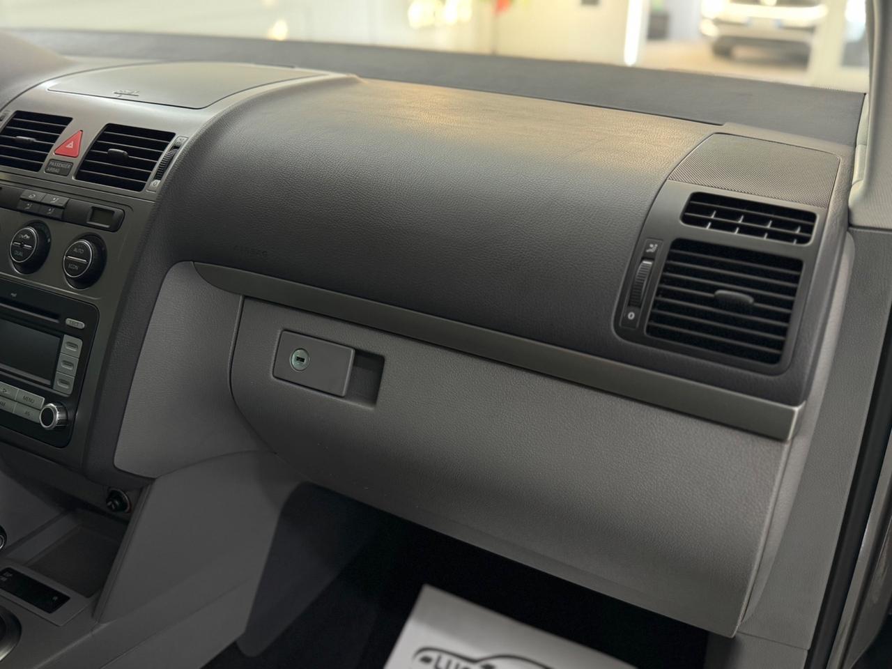 Volkswagen Touran 2.0 F DSG Highline