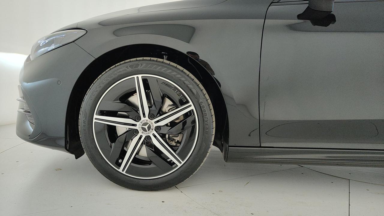 Mercedes-Benz CLA 250+ con tecnologia EQ