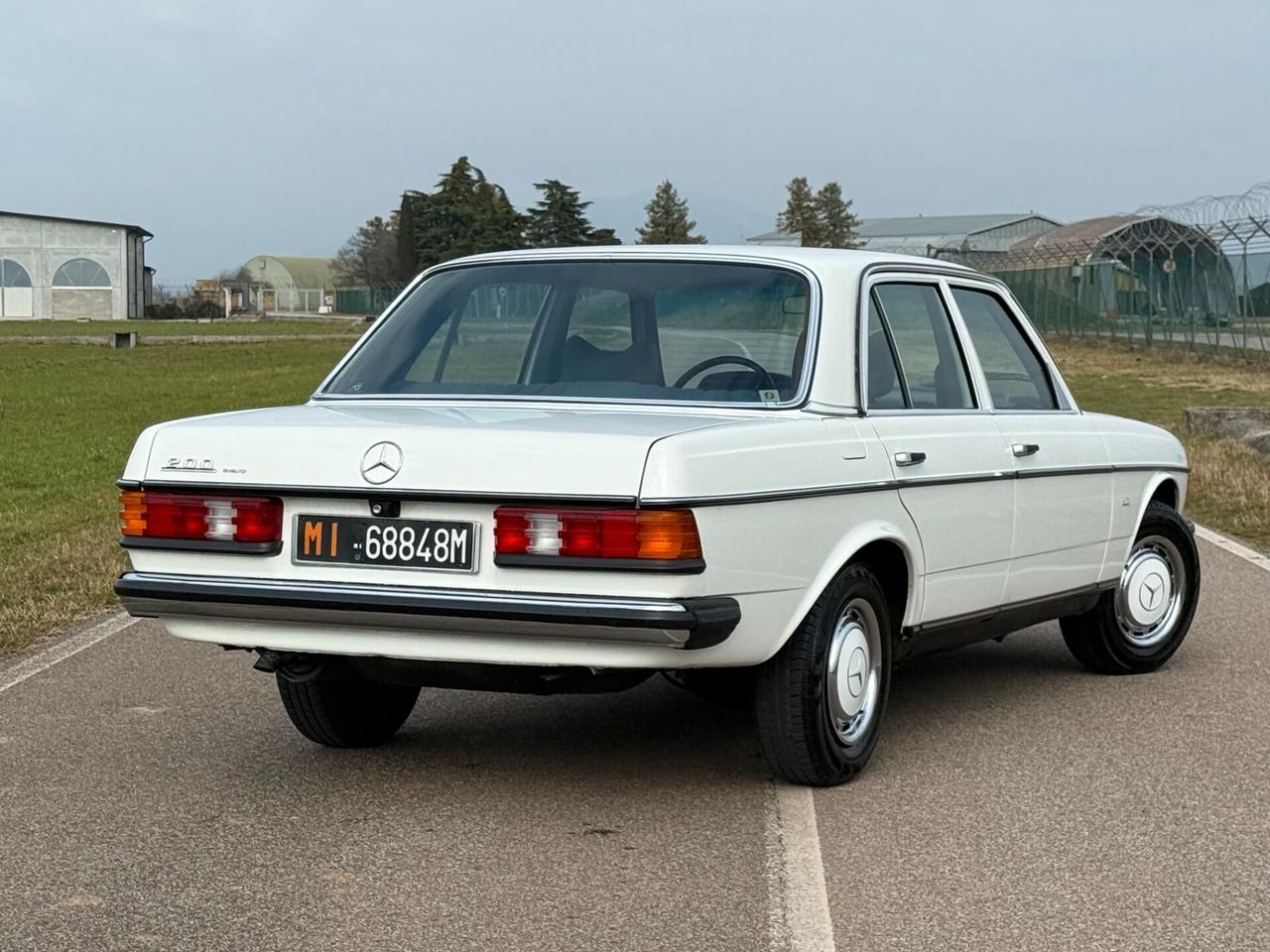 Mercedes 200 W123 "STUPENDA - ASI - TARGHE ORIGINALI"