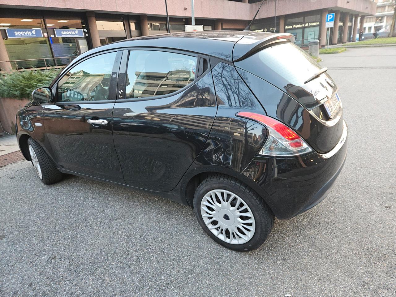 Lancia Ypsilon 1.2 69 CV Unyca