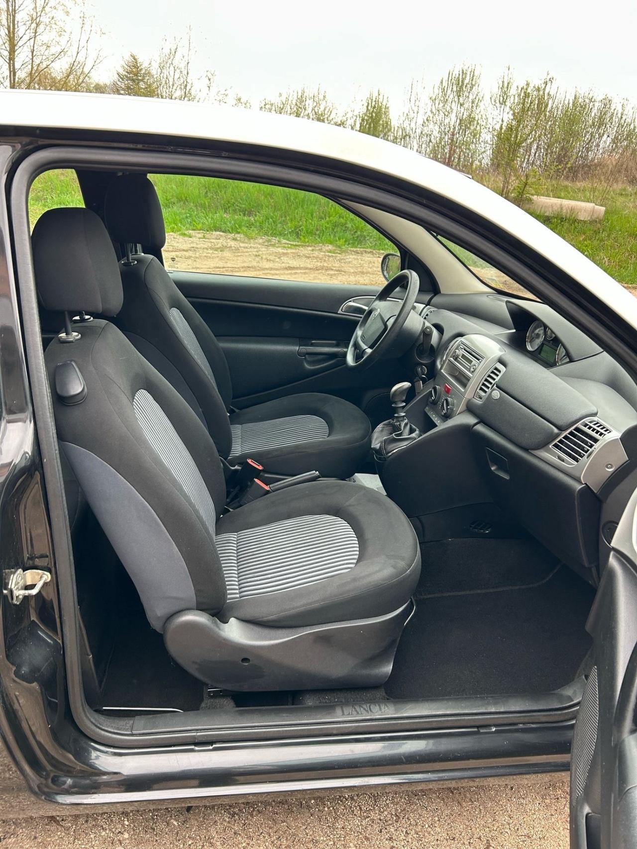 Lancia Ypsilon 1.2 Argento