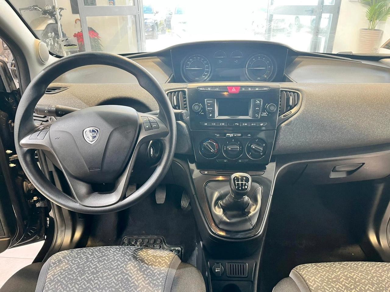 Lancia Ypsilon 1.0 FireFly 5 porte S&S Hybrid Silver