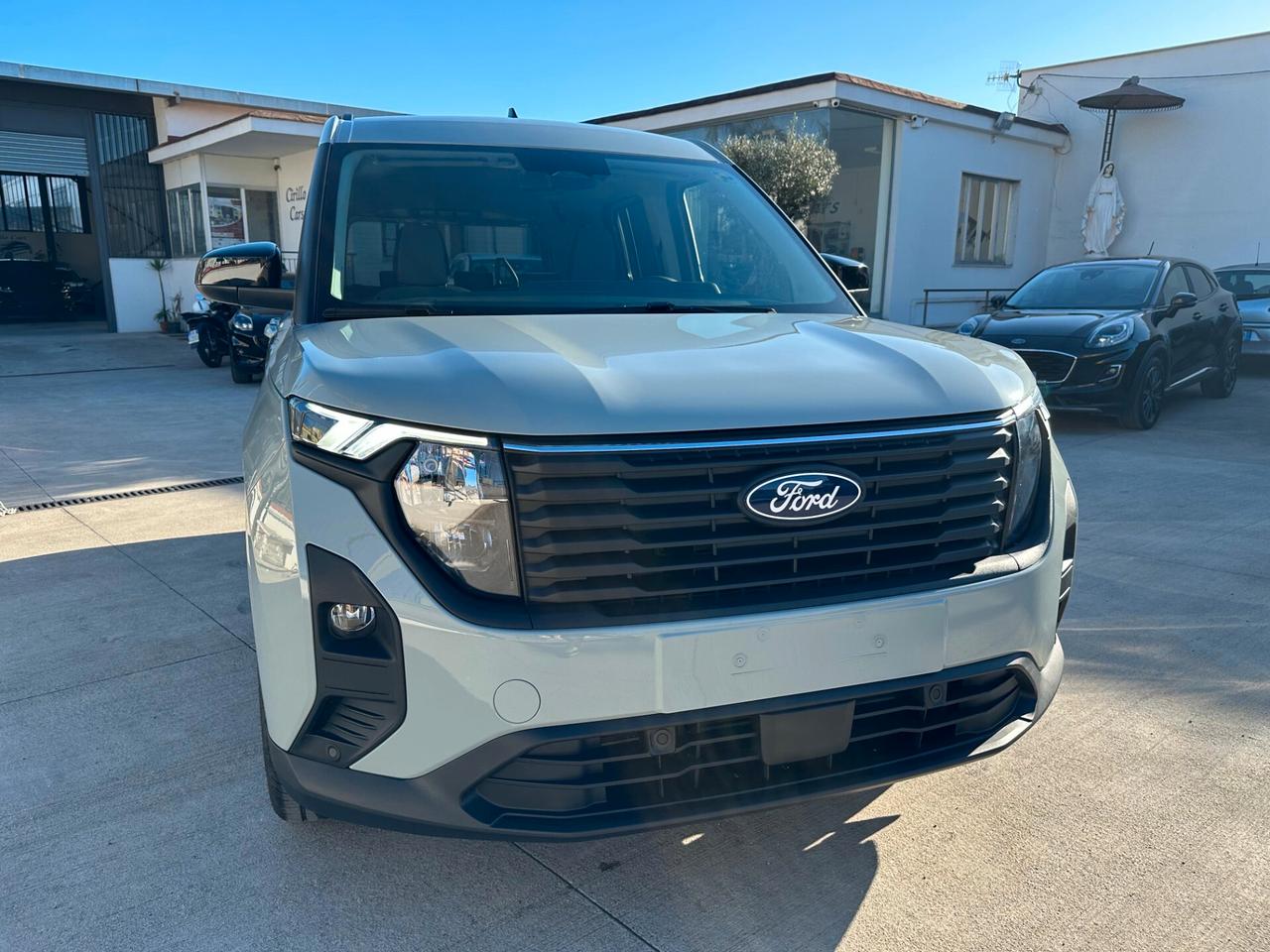 Ford Tourneo Courier 1.0 EcoBoost Powershift Titanium