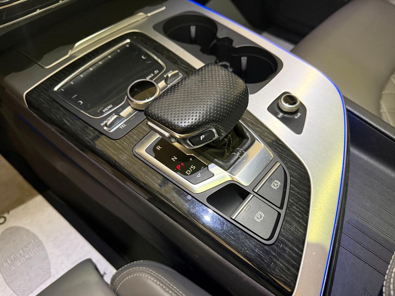 Audi Q7 e-tron 3.0 TDI quattro tiptronic Business Plus